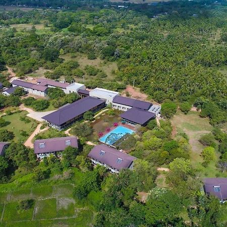 Tropical Life Resort And Spa ดัมบูลลา ภายนอก รูปภาพ