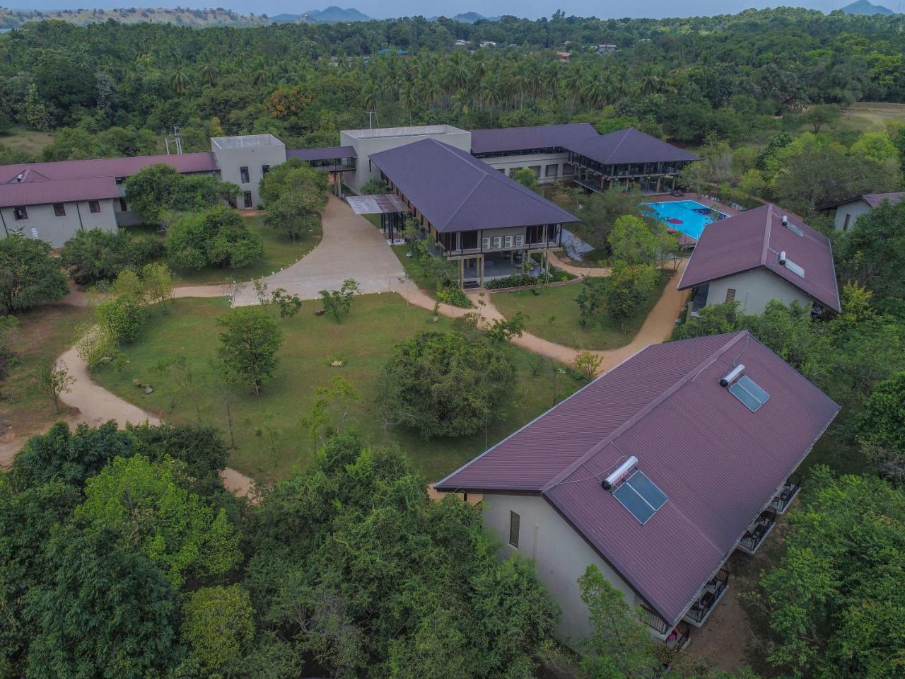 Tropical Life Resort And Spa ดัมบูลลา ภายนอก รูปภาพ