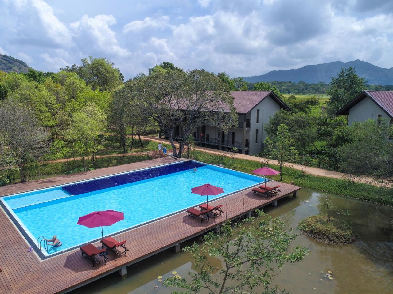 Tropical Life Resort And Spa ดัมบูลลา ภายนอก รูปภาพ