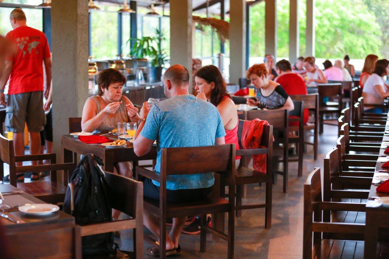 Tropical Life Resort And Spa ดัมบูลลา ภายนอก รูปภาพ